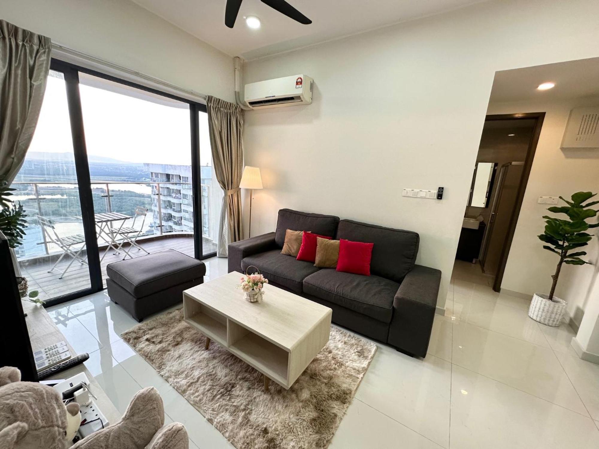 Bear @ Country Garden Danga Bay Apartment