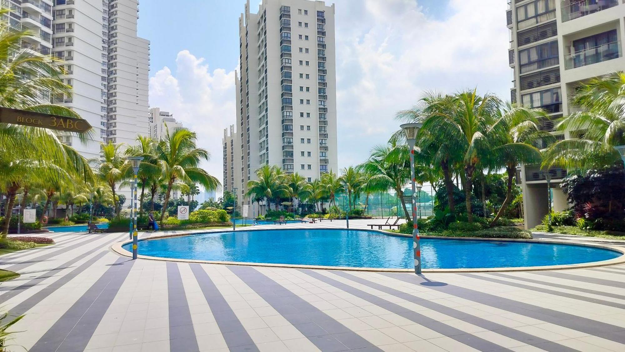Bear @ Country Garden Danga Bay Apartment